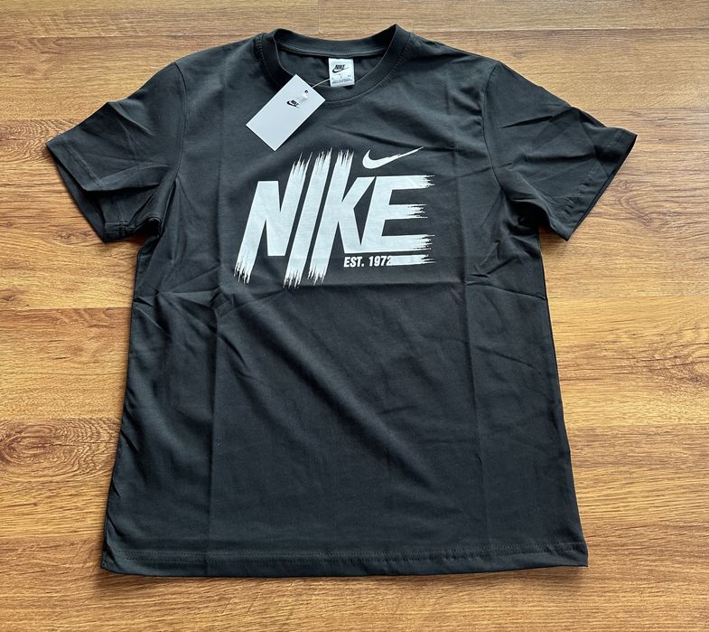 Мъжка,памучна,черна тениска  Nike с бяло лого