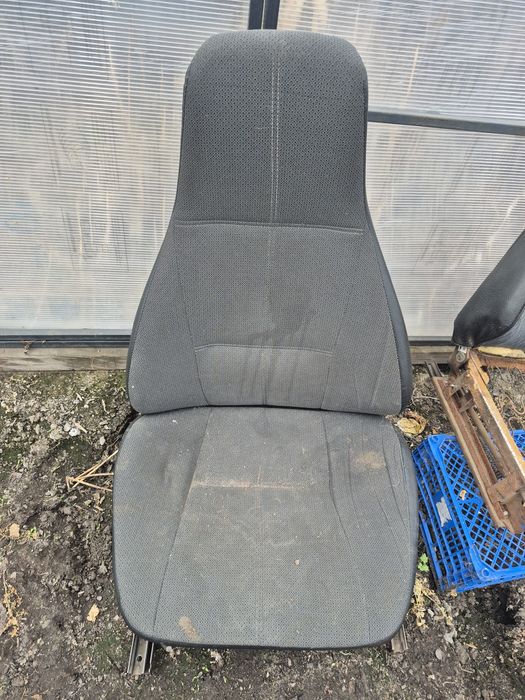 Продам передние сиденья ваз 2107