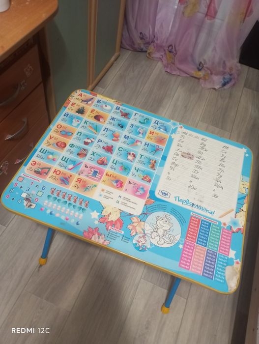 Продам детский столик,