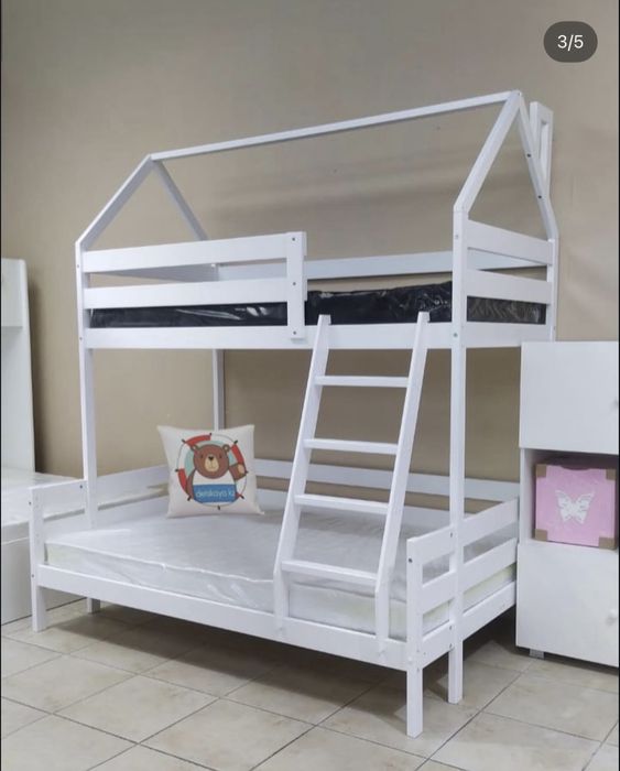 Кровать двухъярусная