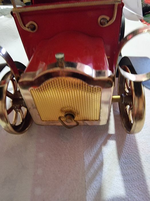 Cutie muzicala cu tematica auto