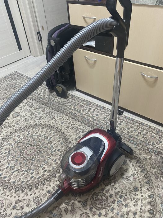 Пылесос почти новый