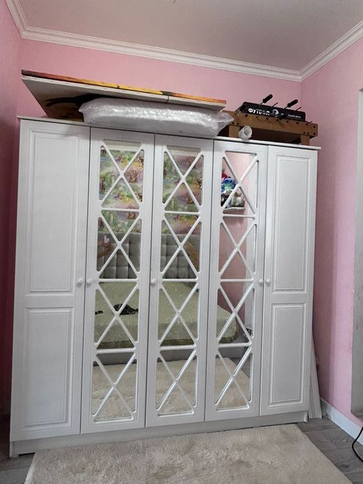 Шкаф 5 дверный почти новый