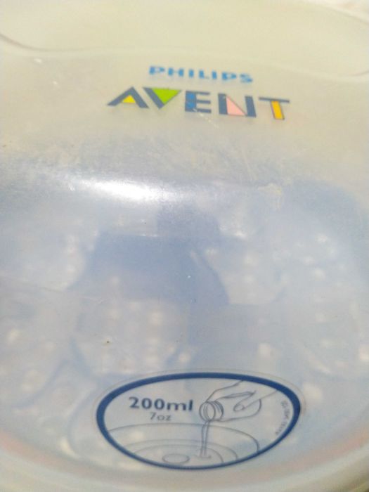 Стерилизатор за микровълнова Авент / Avent и чашки за храна