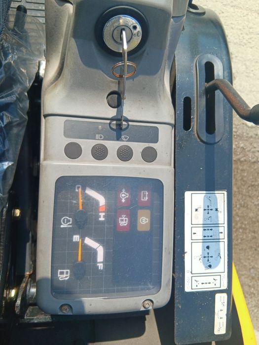 Мини Багер Hitachi 1.5 НА ИЗПЛАЩАНЕ