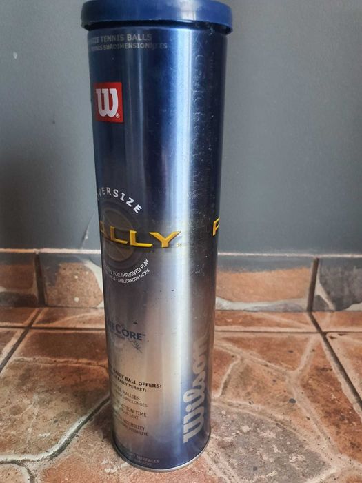 Tub Wilson Oversize Rally LiteCore cu 4 mingi de tenis