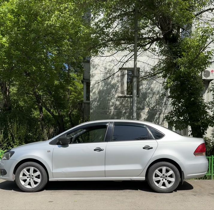 Продам машину polo 2012 год .