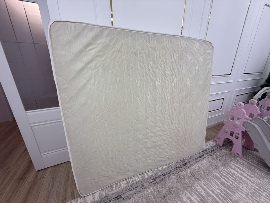 Продам матрас в хорошем состоянии 180/200