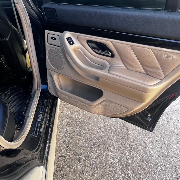 Продам дверные обшивки на бмв е38