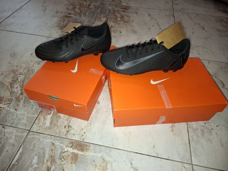 Футболни обувки бутонки