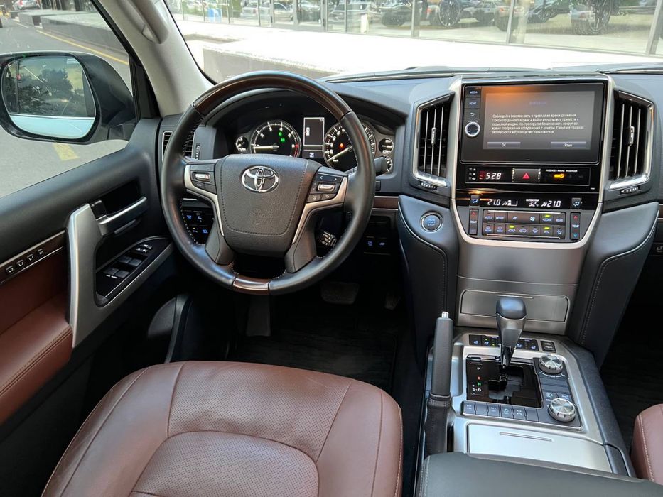 Toyota Land Cruiser 200
