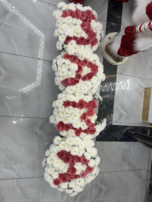 Цветы хризантема и роза