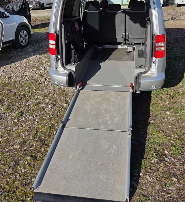 Volkswagen Caddy cu rampă handicap