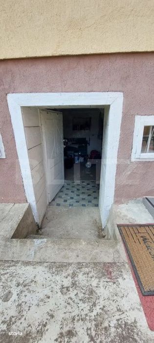 Casa 2 camere, 1040 mp, zona Petresti de Jos