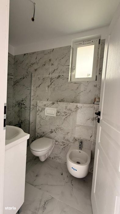 Vilă superbă - finisaje de lux, teren generos, lângă stația de autobuz