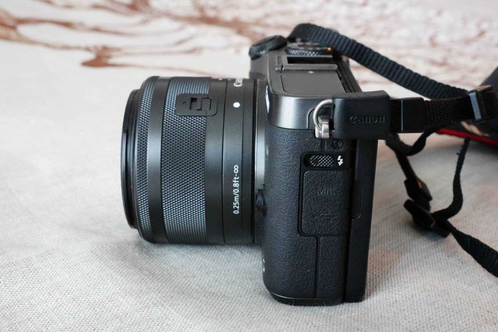 Kit Aparat foto mirrorless Canon EOS M6 24mp + obiectiv EF-M 15-45mm F/3.5-6.3 IS STM