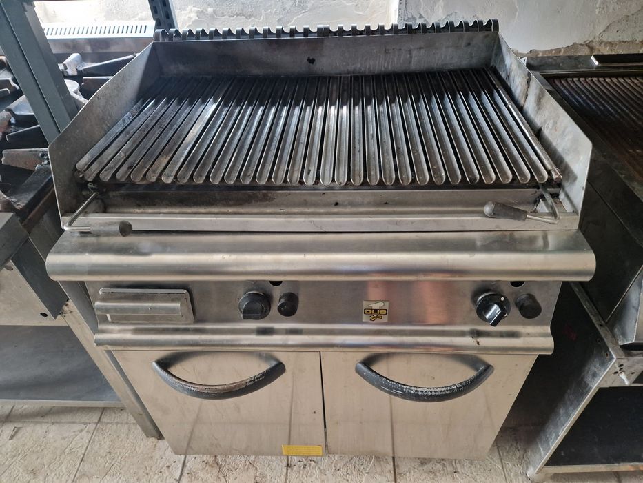 Gratar roca vulcanica pe gaz, cu banc