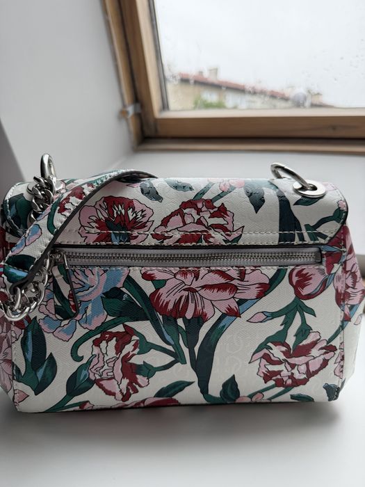 Дамска чанта Guess