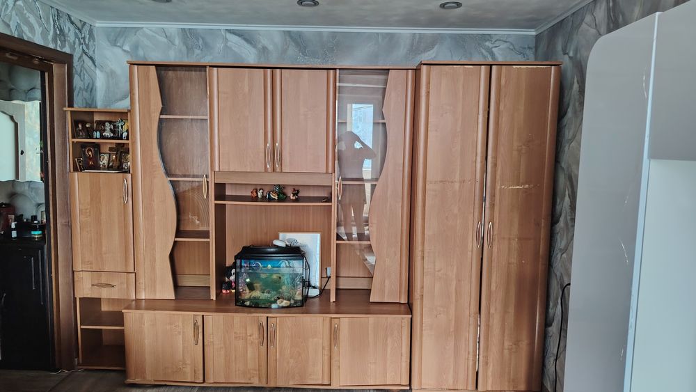 Продам стенку очень вместительная