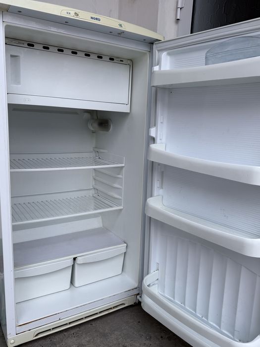 Продается б/у холодильник