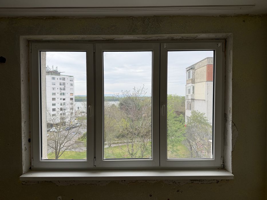 Vand tamplarie termopan in stare buna