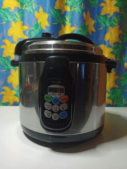 Мультиварка почти новая