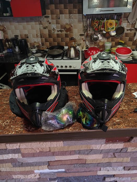 Мотошлем (с очками) Кроссовый (без переднего стекла) (цена за 1 шлем)