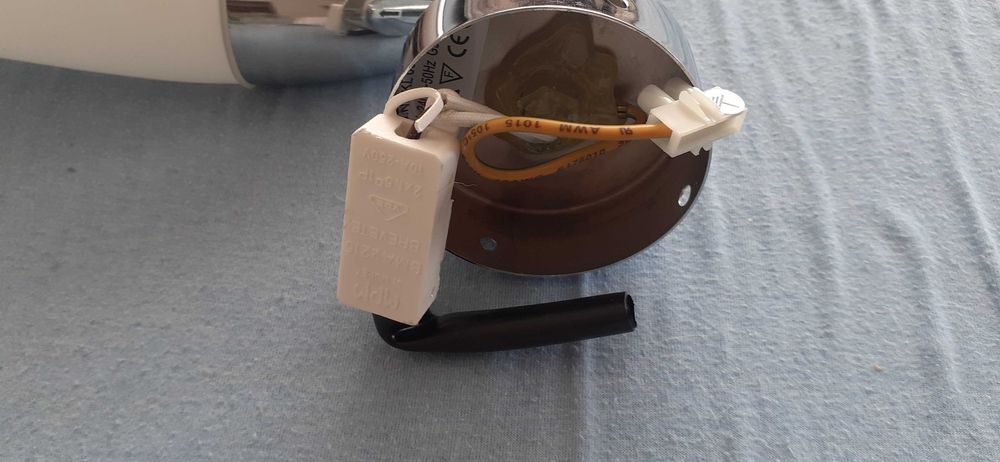 Стенна и лампа за баня