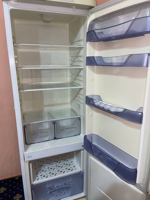 Холодильник Бирюса.