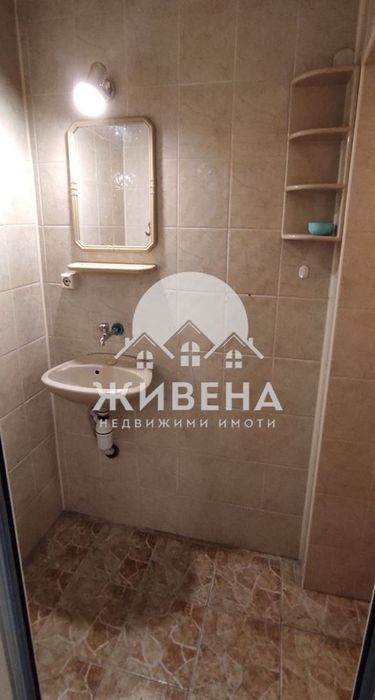 Помещение / Офис / Ателие под наем, до Колхозен пазар и ОУ „Цар Симео