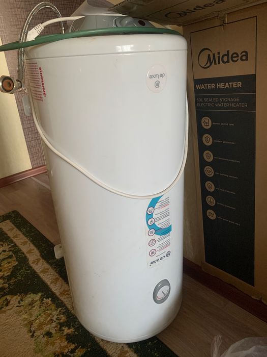 Продам водонагреватель De Luxe 60л