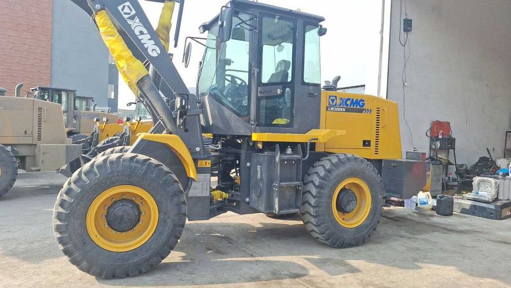 Фронтальный погрузчик XCMG LW 300 KN (джойстик, 1,8 м/куб, 3 тн.)