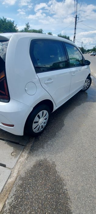 Volkswagen Up 2019 benzină, 3.800 € — imagine 5