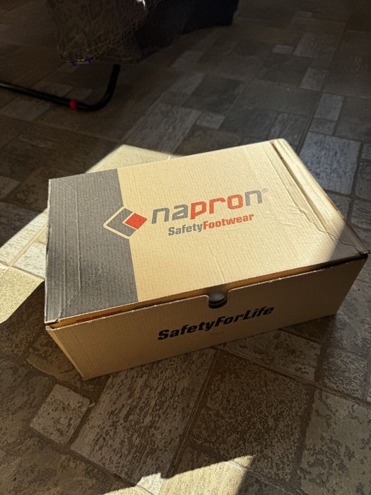 Чисто нови работни обувки NAPRON
