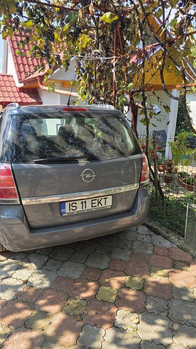 Vând Opel Zafira