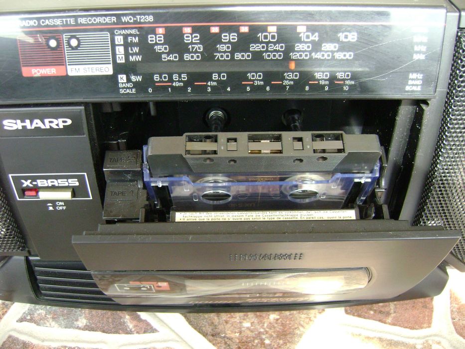 Касетофон Шарп WQ238 BH/BK/ двукасетъчен и нови касети Maxell 90 мин.