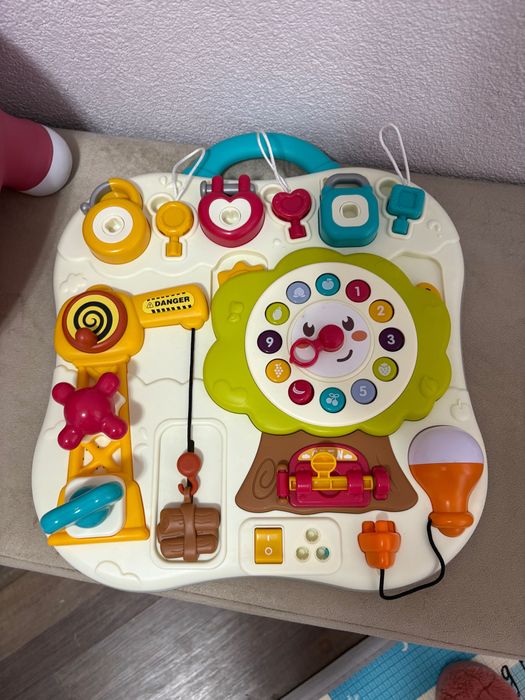 Образователна играчка Montessori Busy Board