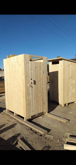 Туалет деревянныий улични