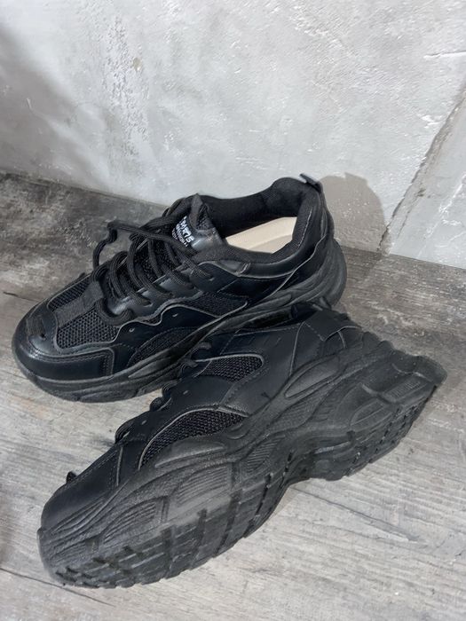 Кроссовки черные