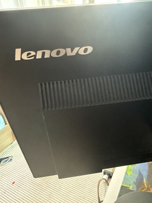 Монитор LED Lenovo 59 см