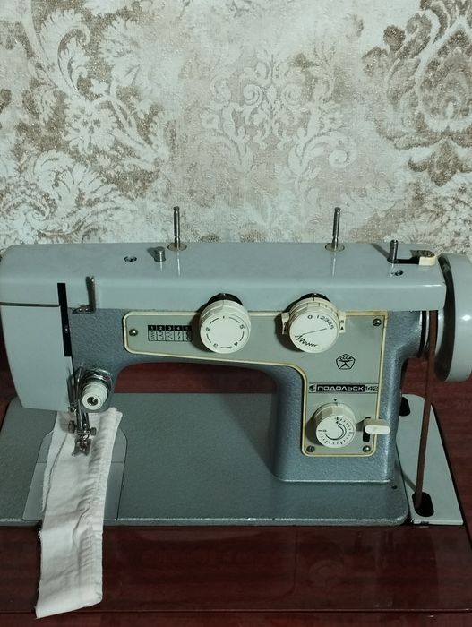 Продам швейную машинку Подольск 142
