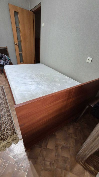 Продам кровать полуторку