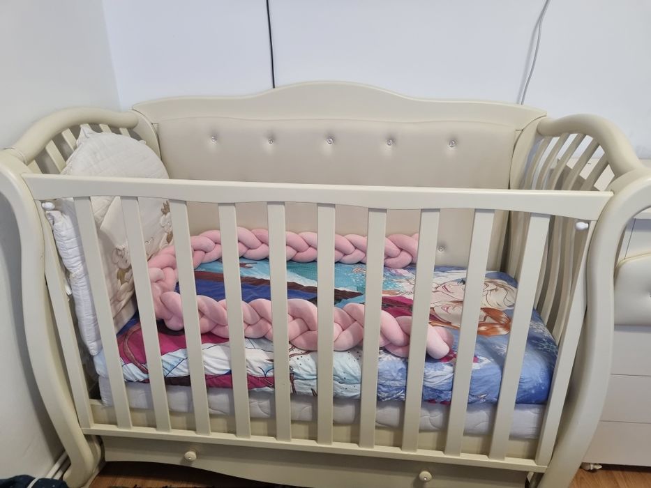 Vand patut tapitat cu cristale swarovski