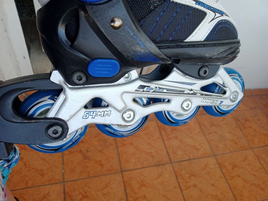 Роликовые коньки