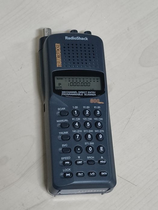 Scanner radio multibanda RadioShack Pro90