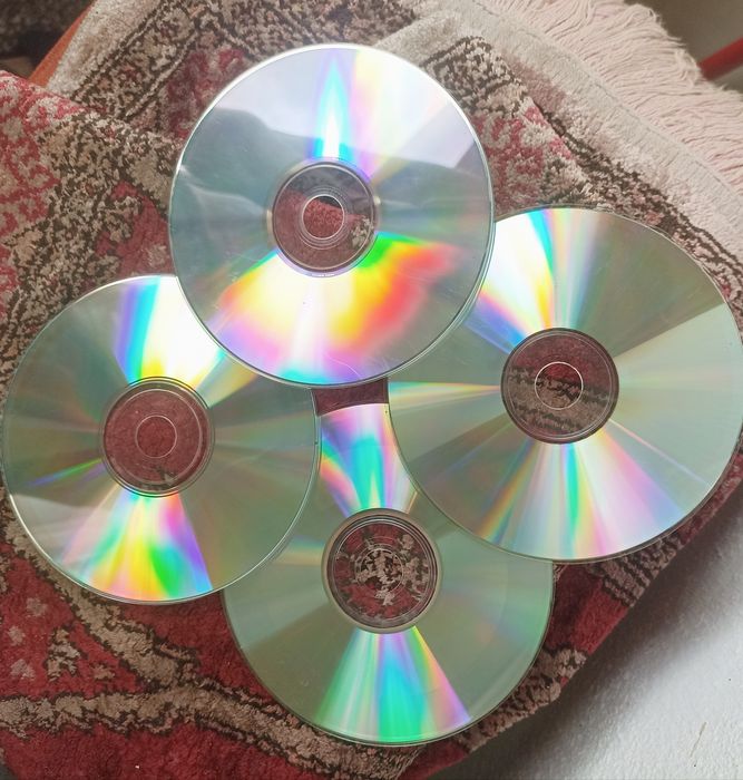 Продавам 70 бр   за фенове на CD с музика mp3  Rock & Heavy metal   3 евро /160  евро