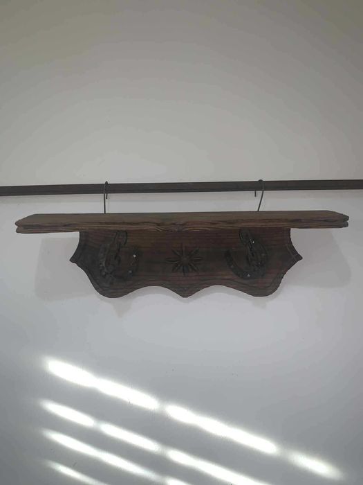 Polita din lemn cu fier forjat