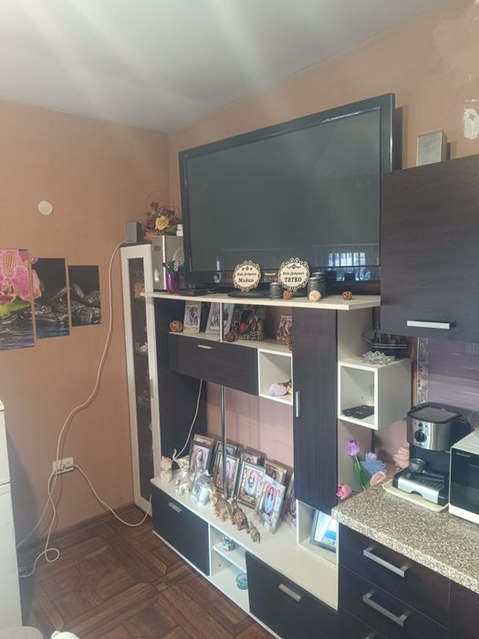 Секция бяло и черно