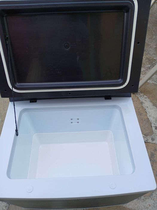 Хладилник с компресор Dometic B40D 40l