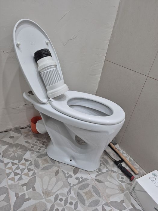 Унитаз и раковина для стройки